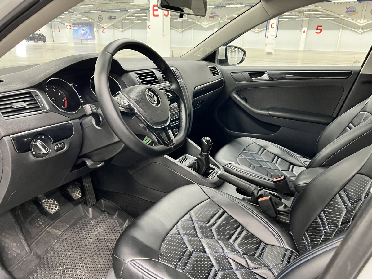 Volkswagen Jetta с пробегом — 2016 год. Фото: #14