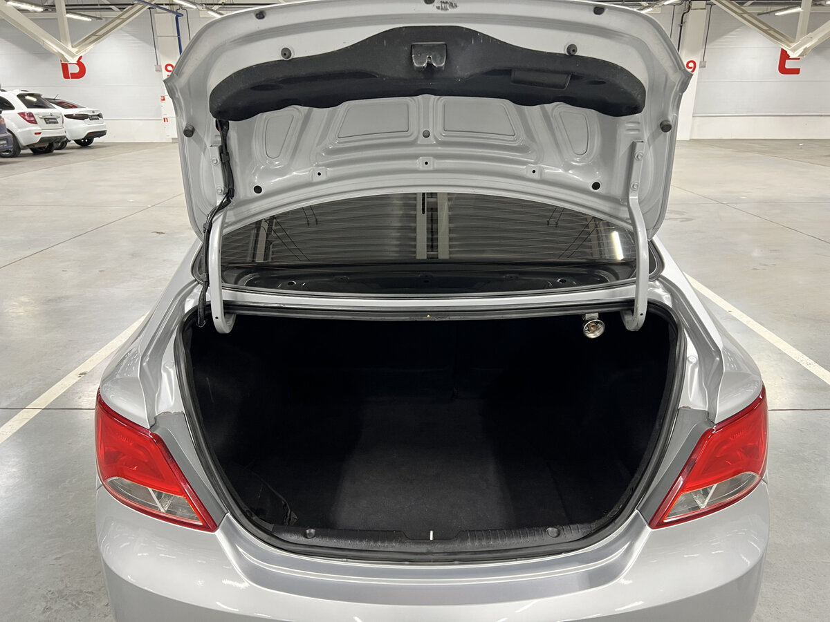 Hyundai Solaris с пробегом — 2015 год. Фото: #9