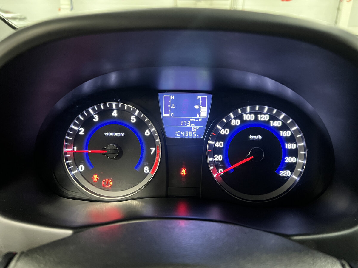 Hyundai Solaris с пробегом — 2015 год. Фото: #12