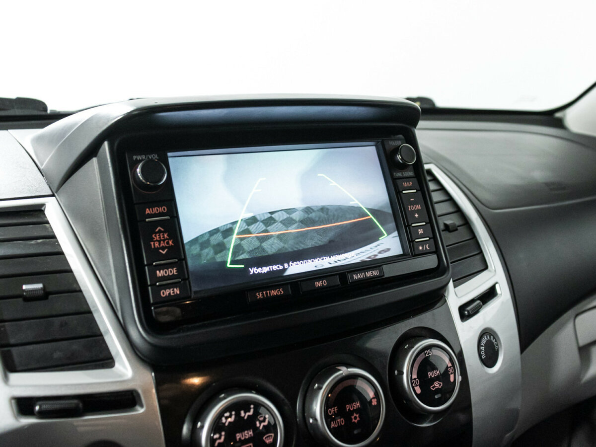 Mitsubishi Pajero Sport с пробегом — 2013 год. Фото: #12