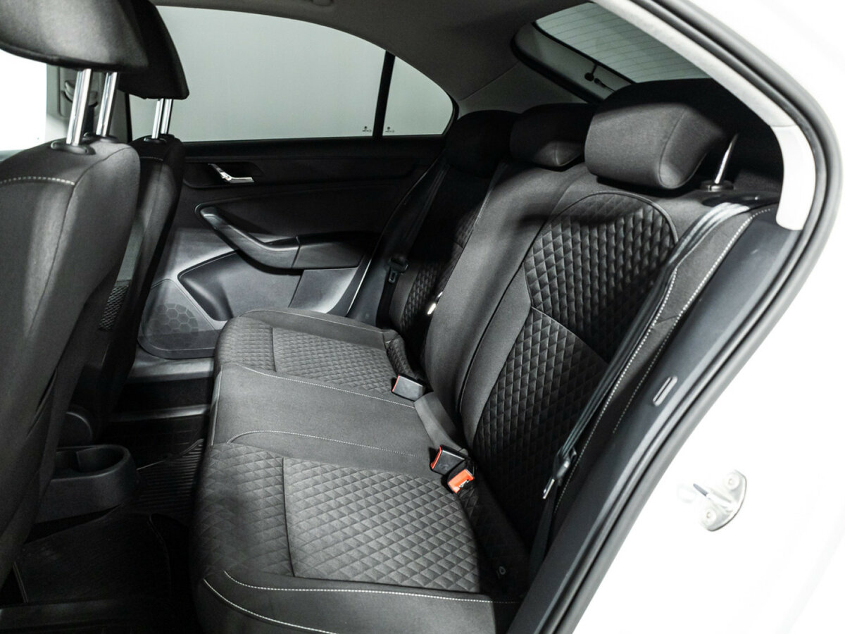 Skoda Rapid с пробегом — 2016 год. Фото: #9