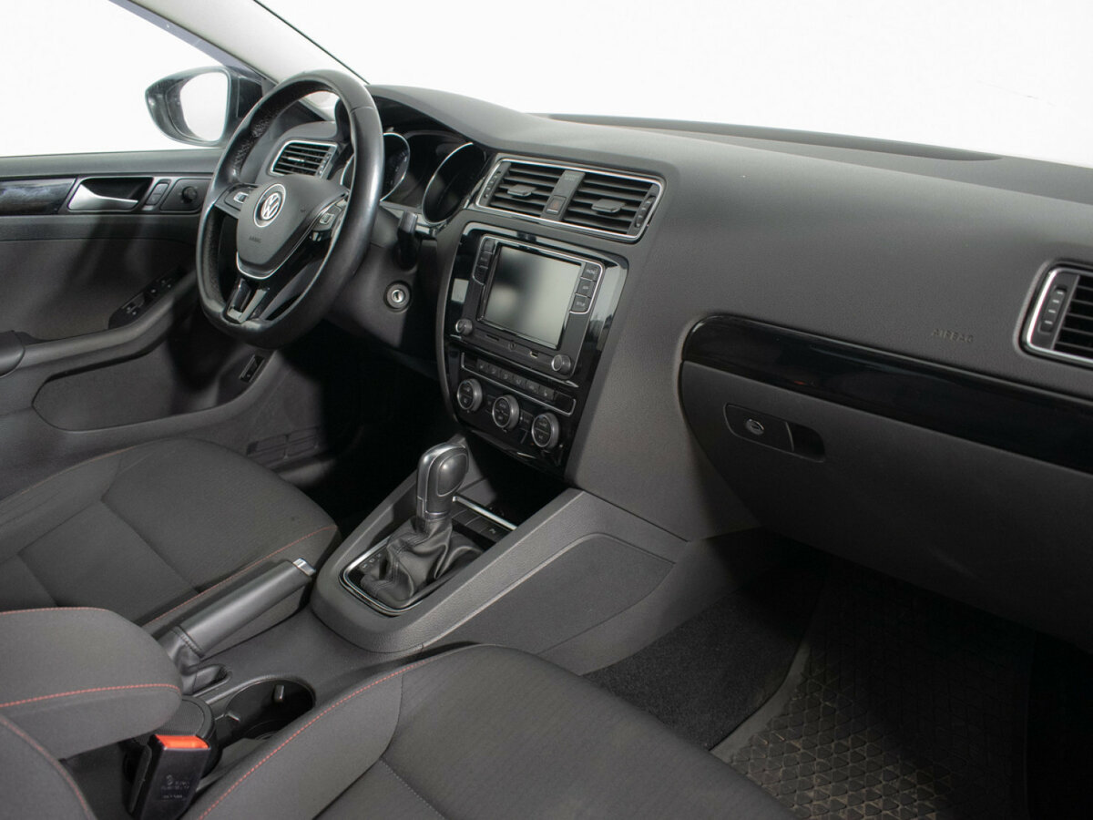 Volkswagen Jetta с пробегом — 2018 год. Фото: #8